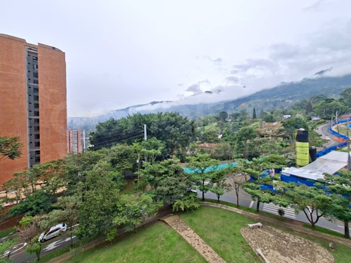 Apartaestudio en arriendo en Loma Del Escobero, Envigado · foto 8 de 10