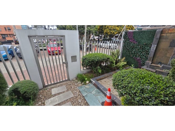 Casa en venta en Ciudad Jardin Norte, Bogotá · foto 2 de 24