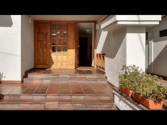 Casa de 9 alcobas en venta en Nueva Autopista, Bogotá, 480 m² · foto 6 de 10