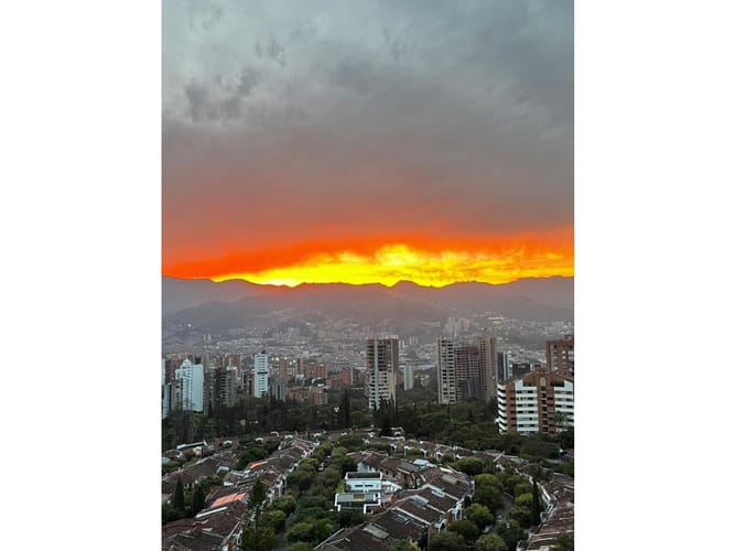 Apartamento de 4 alcobas en venta en Los Balsos, Medellín, 250 m² · foto 2 de 16