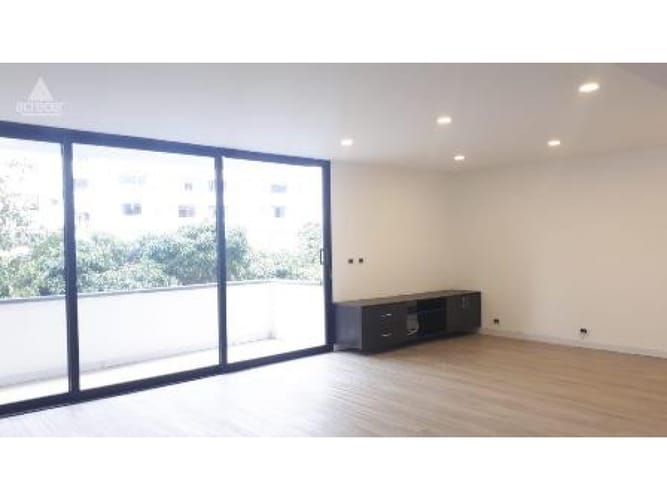 Apartamento de 3 alcobas en arriendo en La Florida, Medellín, 195 m² · foto 3 de 24