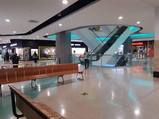 Local en arriendo en Miraflores, Medellín, 144 m² · foto 4 de 7
