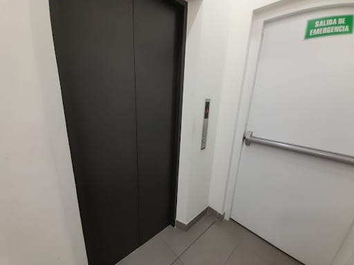 Oficina en arriendo en Boston, Medellín, 105 m² · foto 6 de 7