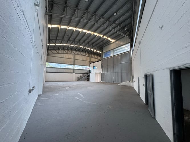 Bodega en arriendo en La Tablaza, La Estrella, 340 m² · foto 4 de 13