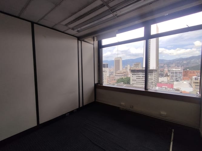 Oficina en arriendo en La Candelaria, Medellín, 600 m² · foto 10 de 20