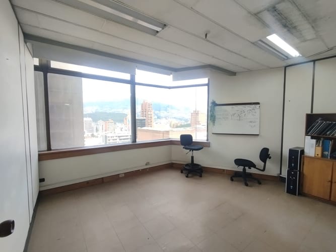 Oficina en arriendo en La Candelaria, Medellín, 600 m² · foto 14 de 20