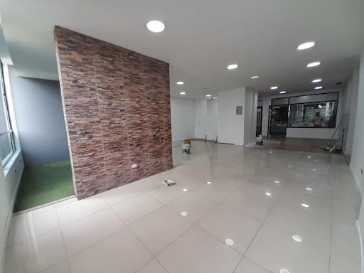 Local en arriendo en El Poblado, Medellín, 138 m² · foto 2 de 10