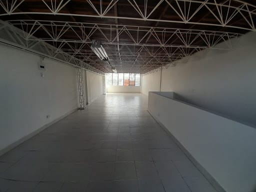 Local en arriendo en Cristo Rey, Medellín, 217 m² · foto 2 de 12