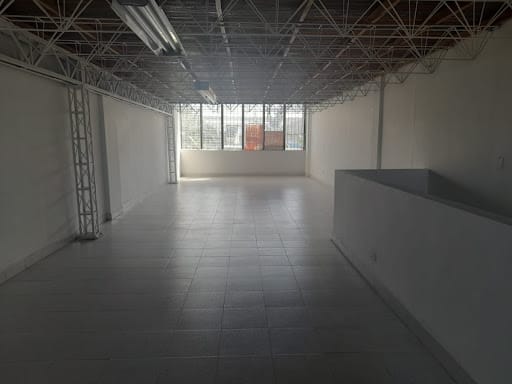 Local en arriendo en Cristo Rey, Medellín, 217 m² · foto 8 de 12