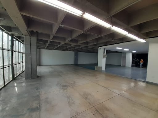 Bodega en arriendo en San Benito, Medellín, 323 m² · foto 6 de 20