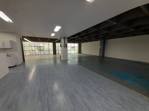 Bodega en arriendo en San Benito, Medellín, 323 m² · foto 8 de 20