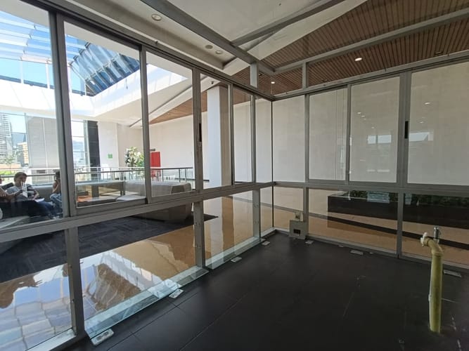 Local en arriendo en El Poblado, Medellín, 9 m² · foto 2 de 9