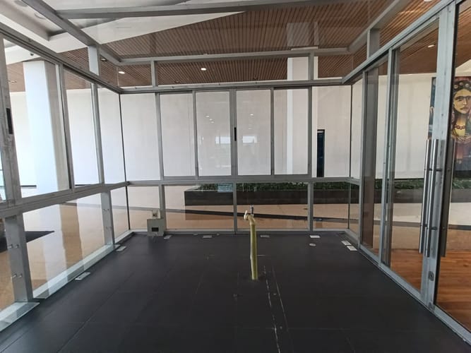 Local en arriendo en El Poblado, Medellín, 9 m² · foto 3 de 9