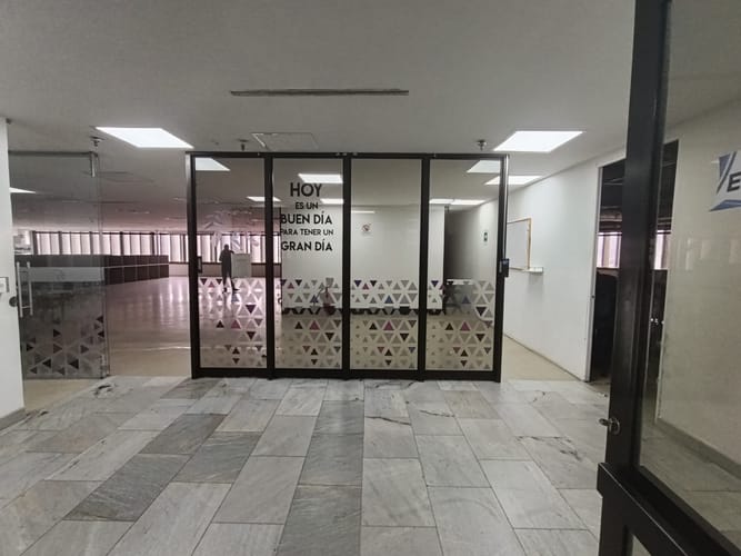 Oficina en arriendo en La Candelaria, Medellín, 1000 m² · foto 2 de 20