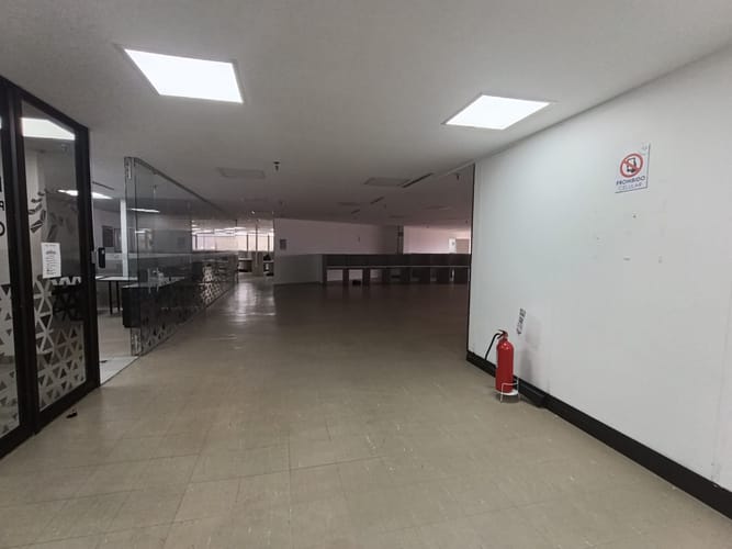 Oficina en arriendo en La Candelaria, Medellín, 1000 m² · foto 5 de 20