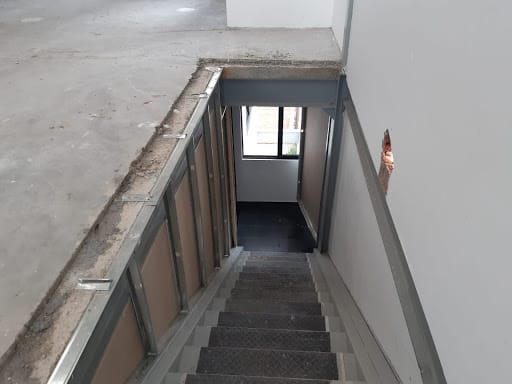 Bodega en arriendo en Villa Nueva, Medellín, 110 m² · foto 2 de 9