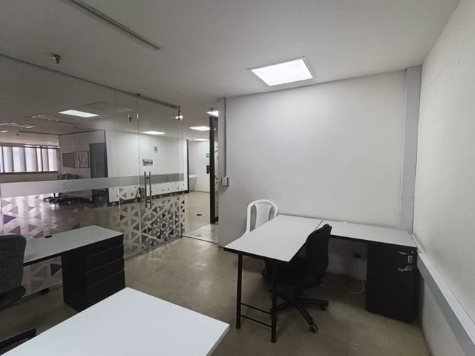 Oficina en arriendo en La Candelaria, Medellín, 1000 m² · foto 6 de 20