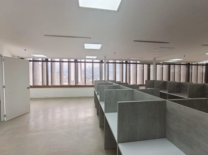 Oficina en arriendo en La Candelaria, Medellín, 1000 m² · foto 11 de 20