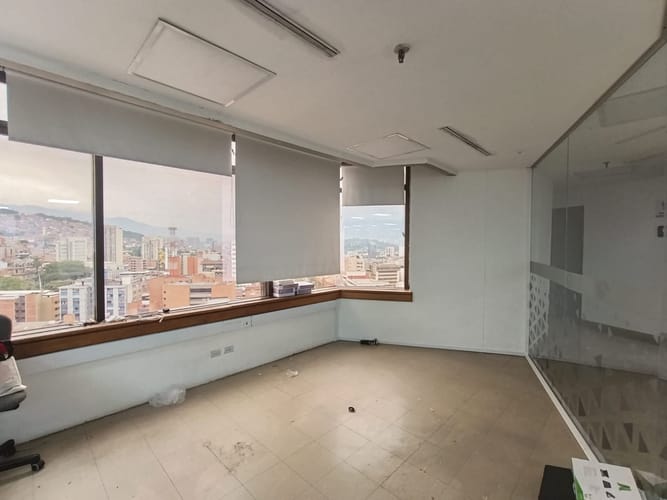 Oficina en arriendo en La Candelaria, Medellín, 1000 m² · foto 14 de 20
