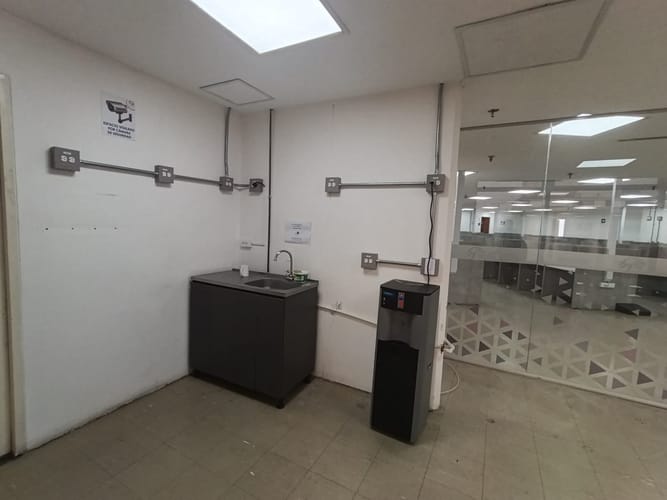 Oficina en arriendo en La Candelaria, Medellín, 1000 m² · foto 19 de 20