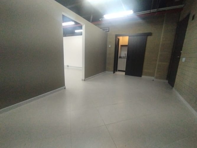 Oficina en arriendo en El Poblado, Medellín, 75 m² · foto 2 de 9