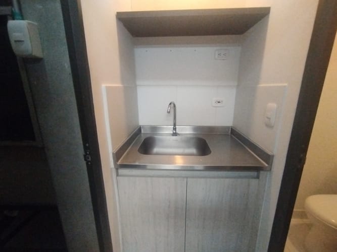 Oficina en arriendo en El Poblado, Medellín, 75 m² · foto 3 de 9