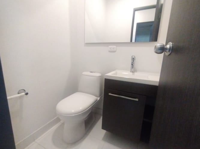Oficina en arriendo en El Poblado, Medellín, 75 m² · foto 4 de 9