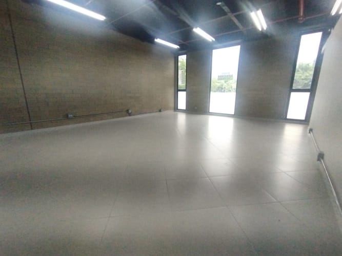 Oficina en arriendo en El Poblado, Medellín, 75 m² · foto 6 de 9