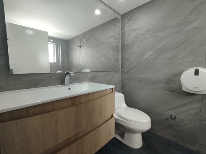 Casa de 5 alcobas en arriendo en Florida Nueva, Medellín, 280 m² · foto 2 de 20