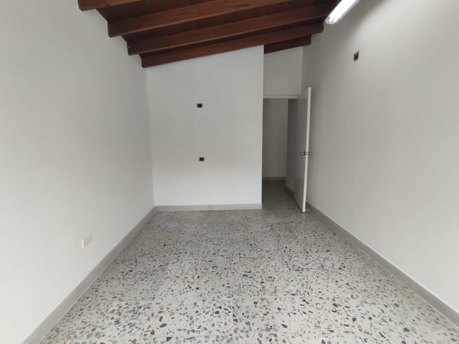 Casa de 5 alcobas en arriendo en Florida Nueva, Medellín, 280 m² · foto 5 de 20