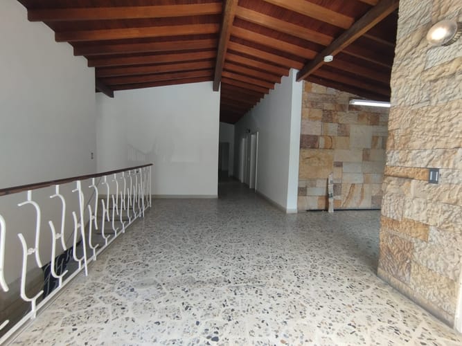 Casa de 5 alcobas en arriendo en Florida Nueva, Medellín, 280 m² · foto 7 de 20