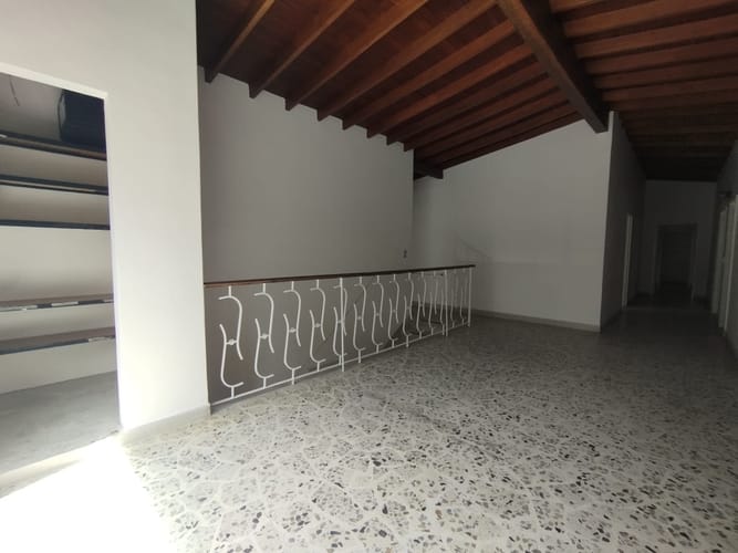 Casa de 5 alcobas en arriendo en Florida Nueva, Medellín, 280 m² · foto 10 de 20