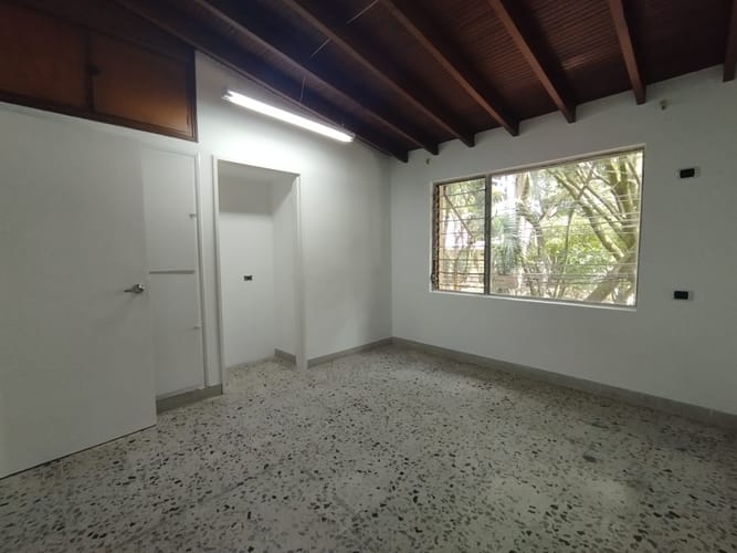 Casa de 5 alcobas en arriendo en Florida Nueva, Medellín, 280 m² · foto 13 de 20