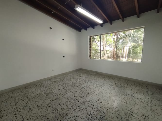 Casa de 5 alcobas en arriendo en Florida Nueva, Medellín, 280 m² · foto 17 de 20