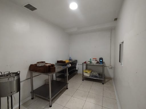 Bodega en arriendo en Campo Valdes No.1, Medellín, 300 m² · foto 17 de 20