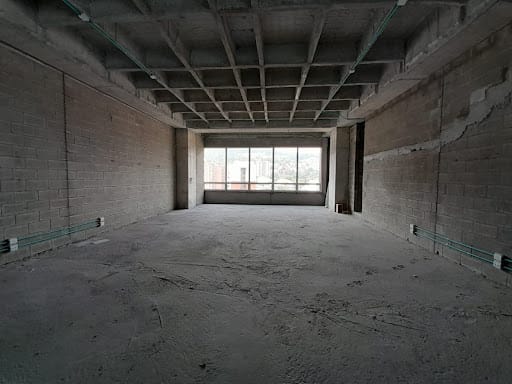 Local en arriendo en Miraflores, Medellín, 1020 m² · foto 3 de 14