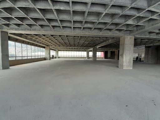 Local en arriendo en Miraflores, Medellín, 1020 m² · foto 4 de 14