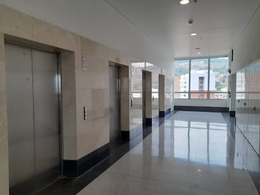 Local en arriendo en Miraflores, Medellín, 1020 m² · foto 5 de 14