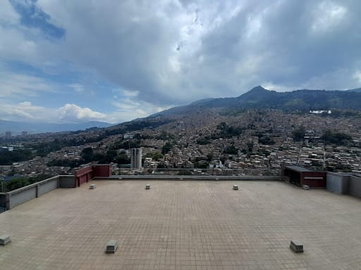 Local en arriendo en Miraflores, Medellín, 1020 m² · foto 6 de 14