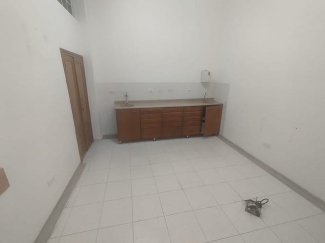 Casa de 16 alcobas en arriendo en Jesus Nazareno, Medellín, 438 m² · foto 8 de 20