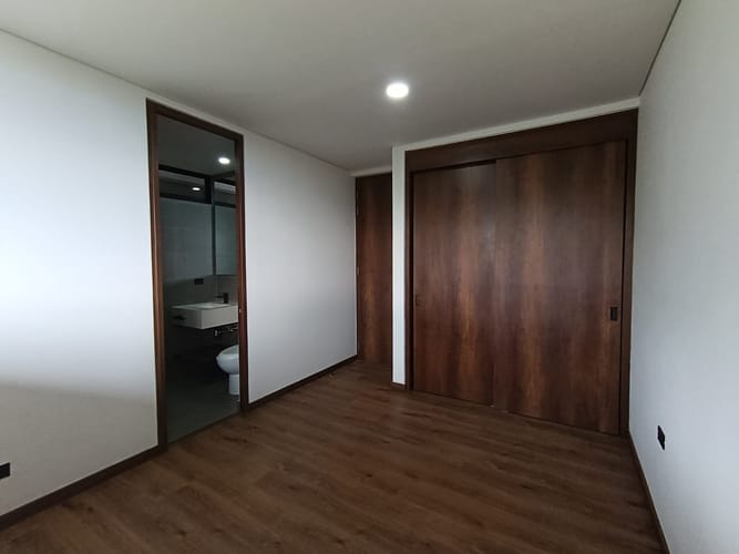 Apartamento de 2 alcobas en arriendo en El Poblado, Medellín, 93 m² · foto 7 de 15