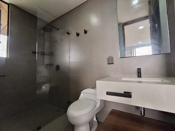 Apartamento de 2 alcobas en arriendo en El Poblado, Medellín, 93 m² · foto 10 de 15