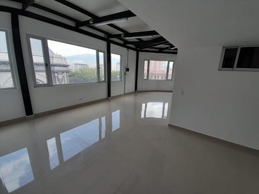 Local en arriendo en Colon, Medellín, 216 m² · foto 2 de 20