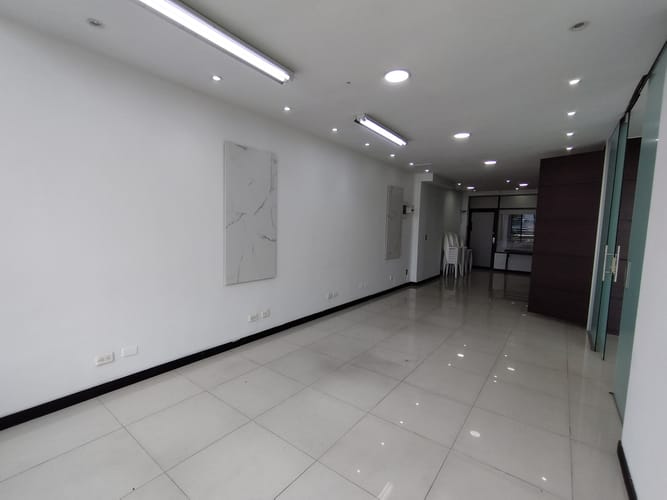 Local en arriendo en El Poblado, Medellín, 66 m² · foto 2 de 9