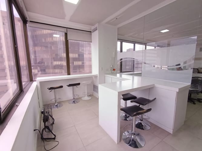 Oficina en arriendo en La Candelaria, Medellín, 211 m² · foto 2 de 20