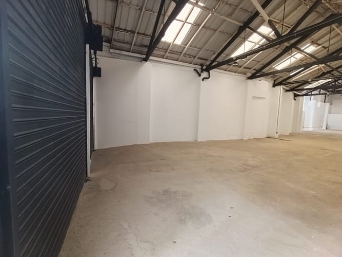 Bodega en arriendo en Boston, Medellín, 300 m² · foto 2 de 18
