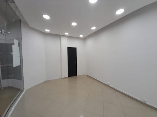 Local en arriendo en La Candelaria, Medellín, 30 m² · foto 2 de 8