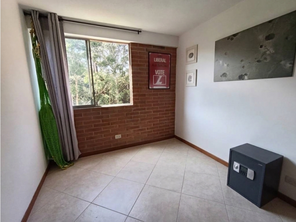 Apartamento en venta en La Almeria, Medellín · foto 6 de 13