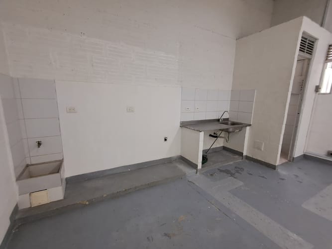 Bodega en arriendo en Guayabal, Medellín, 160 m² · foto 5 de 12