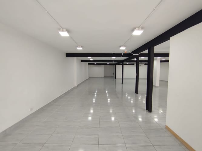 Local en arriendo en Laureles, Medellín, 200 m² · foto 3 de 20